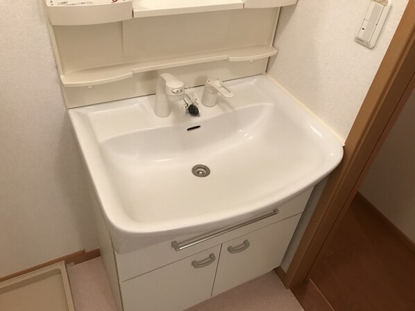 ヴィラ・ポポラーレⅠの物件内観写真